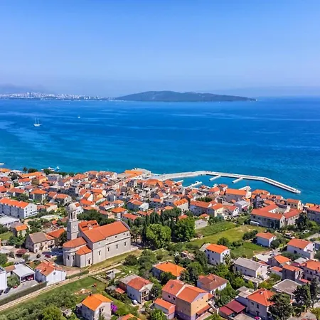 شقة Three Bedroom With Terrace Kaštela