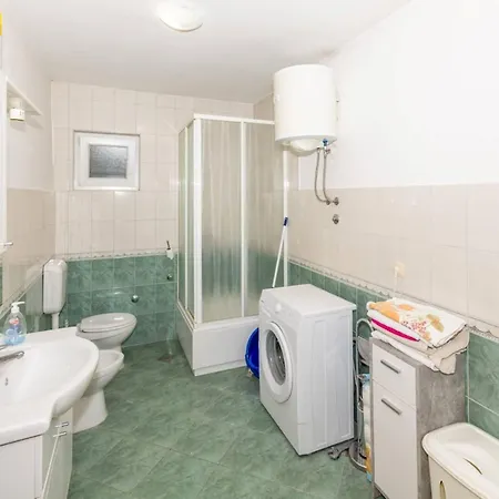 شقة Three Bedroom With Terrace *