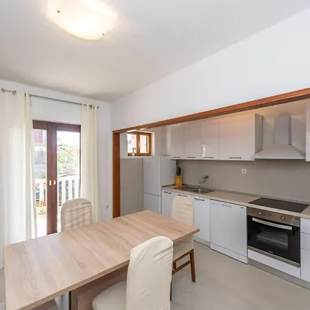 아파트 Three Bedroom With Terrace *